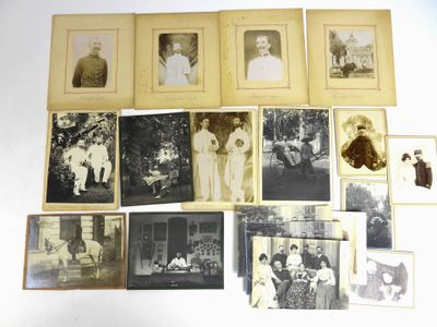 plusieurs vieilles photographies en noir et blanc représentant des personnes et des enfants