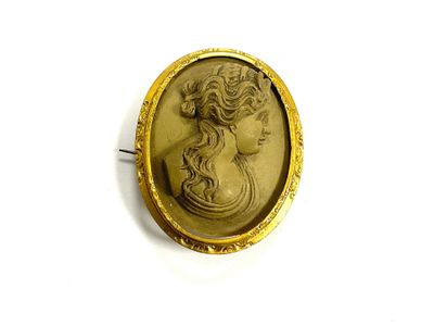 Camée 1900 représentant les Trois Grâces broche Pendentif métal doré M3117