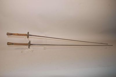 Paire de fleurets d'escrime Coulaux & Cie à Kligenthal