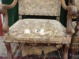 a chair that is sitting on a rug on the floor