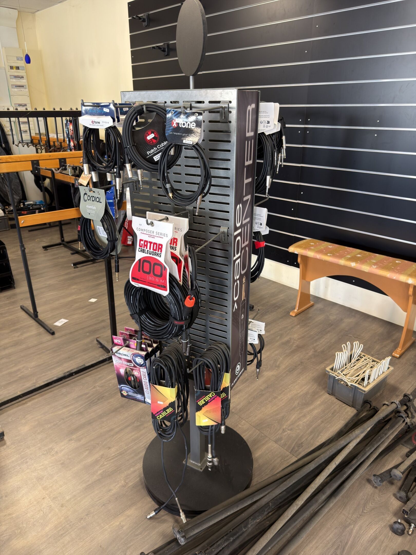 Présentoir métallique rotatif Planet Waves Cable Center garn…