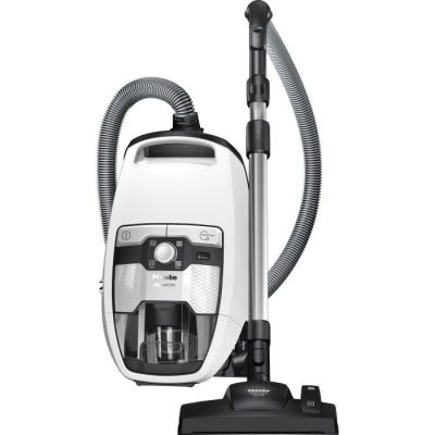 un aspirateur blanc et noir muni d'un tuyau, sur fond blanc