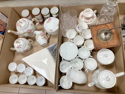 Carafe en cristal. Vannes - Moulin à café - Cinq verres à orangea...