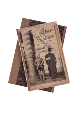 deux livres superposés