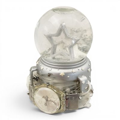 une boule à neige avec une étoile à l'intérieur