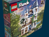 une boîte contenant un château en Lego