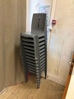 Ensemble du contenu de la pièce, comprenant notamment : (photo 2)