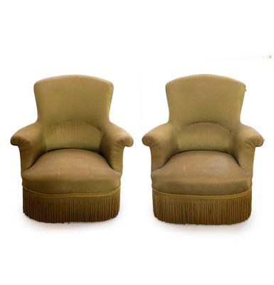 paire de fauteuils de salon rembourrés de couleur beige, ornés de franges
