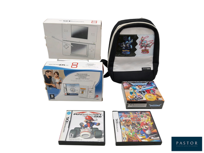 une console Nintendo Wii et un sac à dos contenant des jeux
