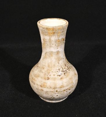 Vase en céramique émaillée crème à bulles.