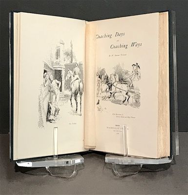 un livre ouvert sur lequel figure l'image d'un cheval et d'un cavalier