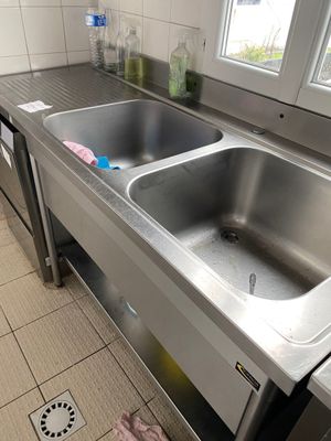 VENTE SUR DESIGNATION - LOT 6 - Une plonge deux bacs inox av…