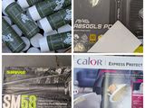 plusieurs photos différentes représentant divers produits et emballages posés sur une table