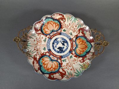 an image of a decorative plate with flowers and leaves on it