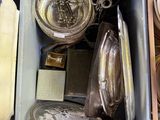 une boîte remplie de plats variés