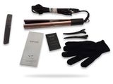 une photo d'un ensemble d'objets comprenant une paire de gants, une paire de gants, une paire de ciseaux et une paire de gants