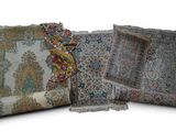 plusieurs morceaux de moquette posés les uns sur les autres