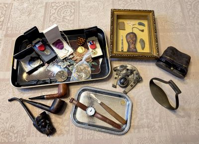 many items that are sitting on the floor next to each other