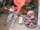 une machine qui se trouve à l'intérieur d'un garage