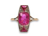 une bague ancienne en rubis et diamants
