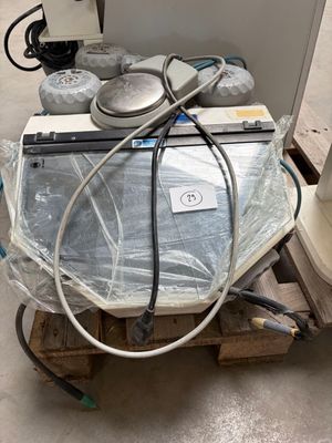 a machine that is sitting on top of a pallet