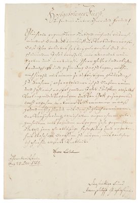 lettre manuscrite écrite à l'encre noire sur une feuille de papier