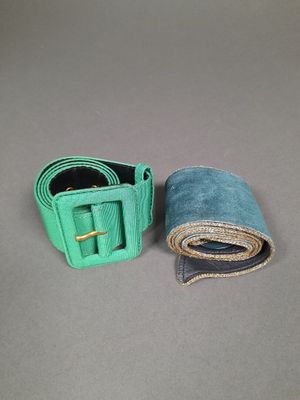 YVES SAINT LAURENT, PARIS. Lot comprenant : - Ceinture en da…