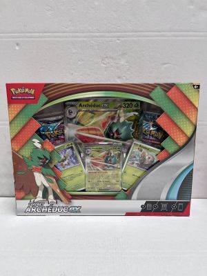 La boîte contient toute une série de cartes Pokémon.