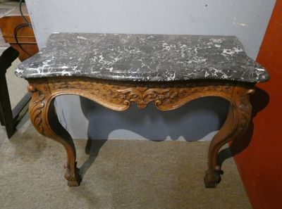 Meuble: Console en chêne sculpté attribué aux ébéniste Blot …