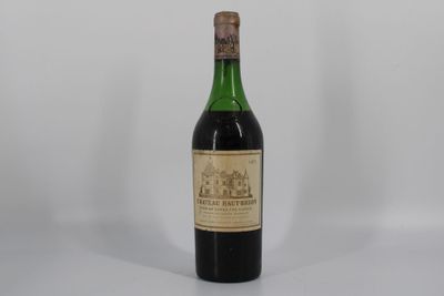 Une bouteille de Graves, château HAUT-BRION,1967 (En l'état,…