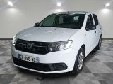 une photo d'une dacia blanche garée sur un sol en damier