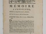 un vieux livre écrit posé sur une table