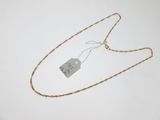 gros plan d'un collier portant une étiquette de prix