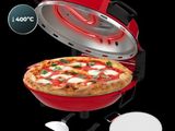 une pizza en train de cuire dans un grill rouge