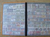 une photo d'un livre sur lequel figurent de nombreux timbres