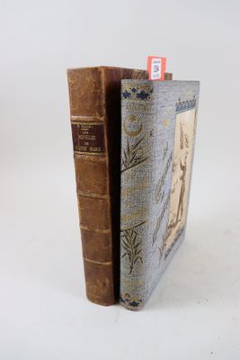 deux livres posés côte à côte sur une table