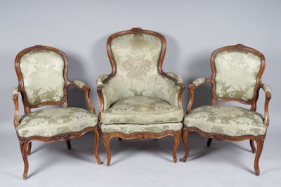 lot composé d'une bergère et d'une paire de fauteuils cabrio… - Photo 1