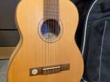 a guitar that is sitting on the floor next to a bag