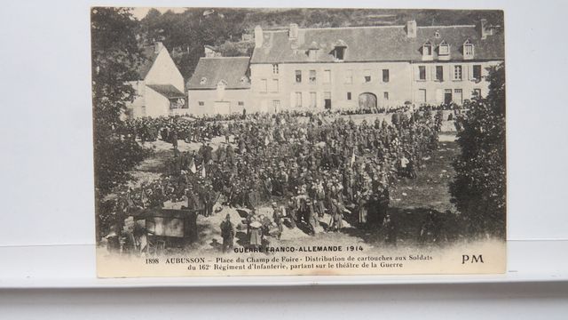 GFA : PM 1898. Aubusson. Place du Champ-de-Foire. Distribution de...