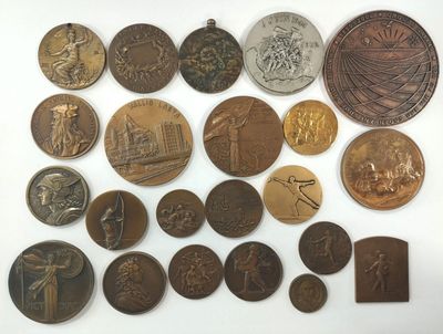 Lot de médailles diverses en bronze, dont sportives, militaires, civil - Photo 1