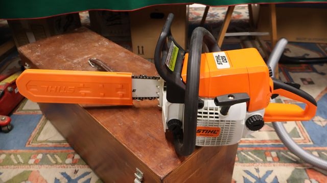 Tronçonneuse STIHL modèle 025 (non testée) ; joint accessoires po...
