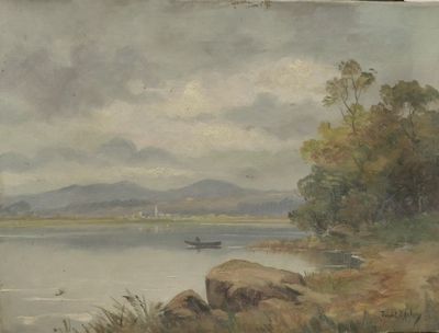 un tableau représentant un bateau sur un lac, avec une montagne en arrière-plan