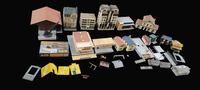 de nombreuses maquettes de bâtiments sur fond noir