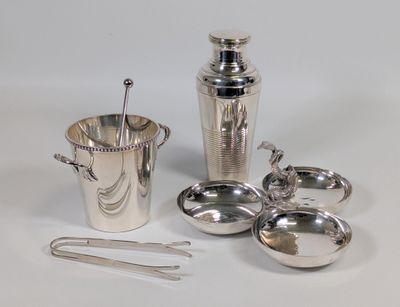 shaker à cocktail plaqué argent avec cuillères, pinces et cuillères doseuses