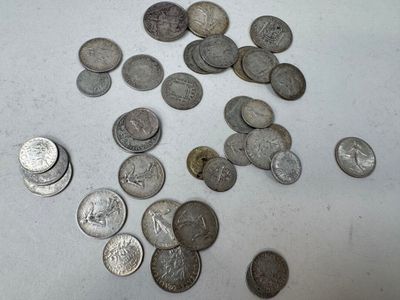a lot of coins that are on the table