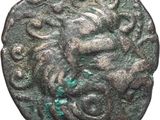 une pièce de monnaie ancienne sur laquelle figure l'effigie d'une femme