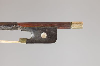 Archet de violon de MORIZOT Frères, fait vers 1950, en bois …