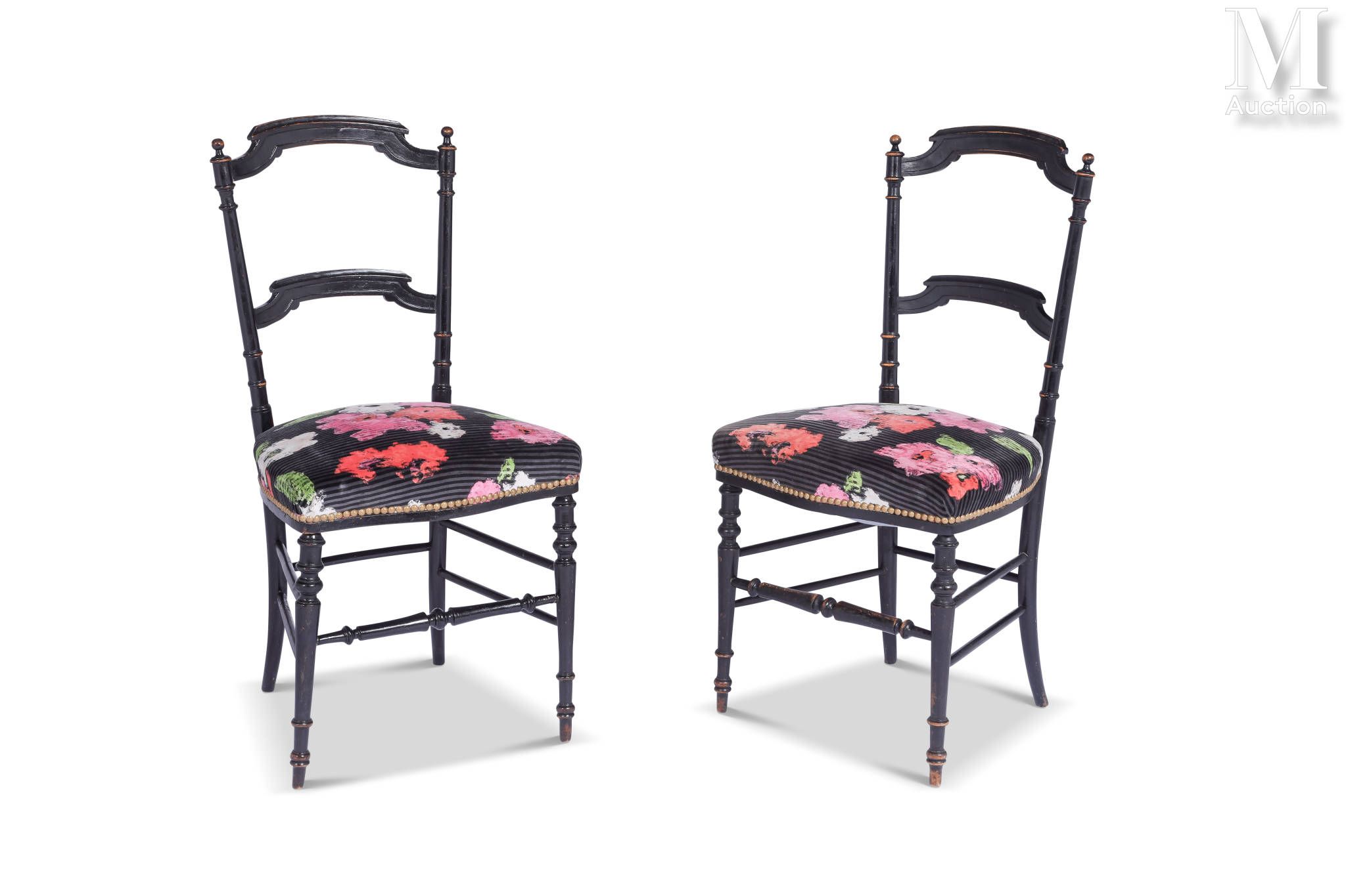 Paire de chaises Napoléon III en bois noirci
