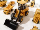 de nombreux engins de chantier disposés sur une table