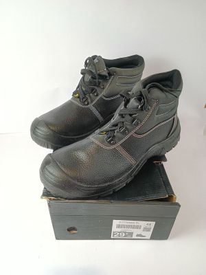 a pair of shoes that are on top of a box